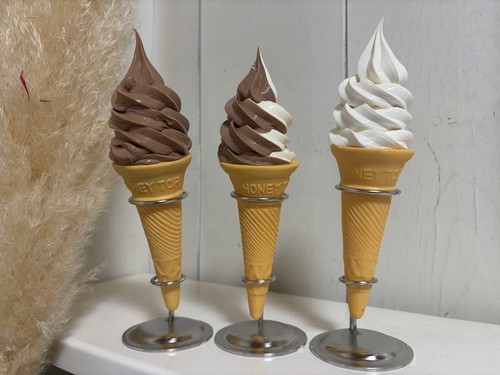 Soft serve ice cream food